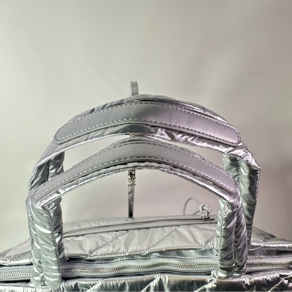 NEW Women’s On 34th St XL Metallic Silver Quilted Tote Bag - Picture 4 of 7